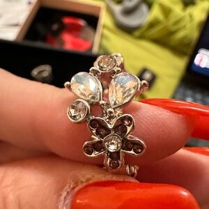 Elegant Silver Crystal Flower Ring